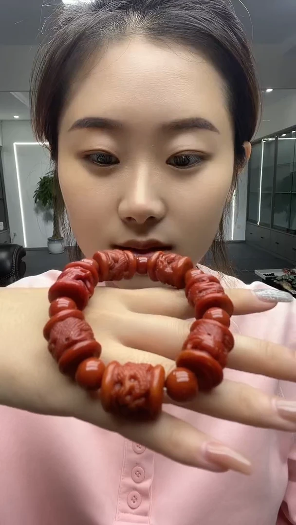 一****。红龙盘柱手串多样性发货一