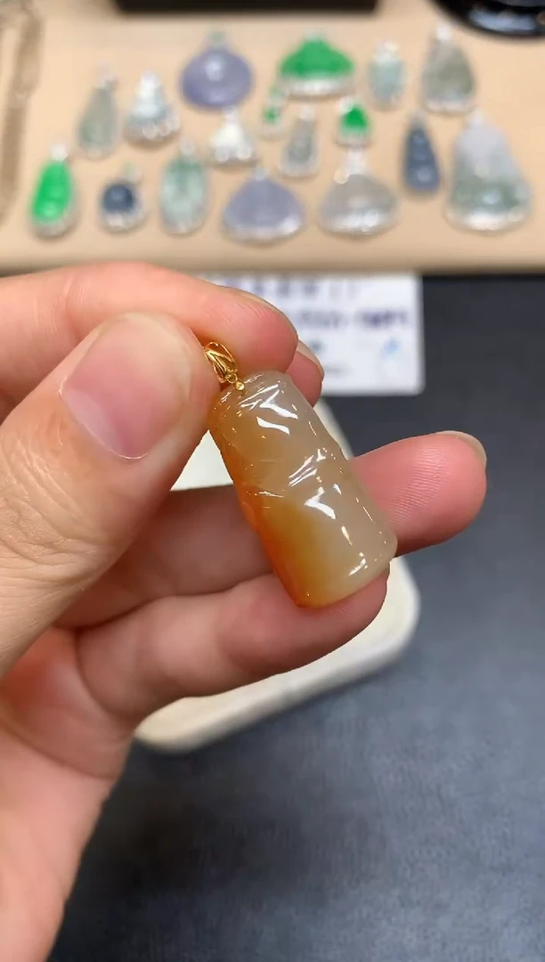 颈饰18K金镶嵌翡翠竹节【无服务费【48小时鉴赏期】