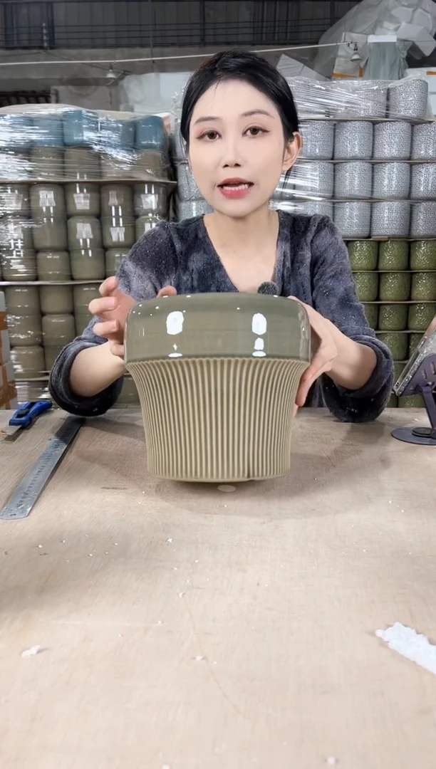 【闪购商品】陶瓷圆口半条纹裂纹绿中号19x19