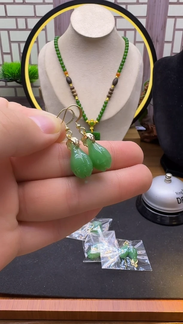 14K金镶嵌和田玉耳饰E93