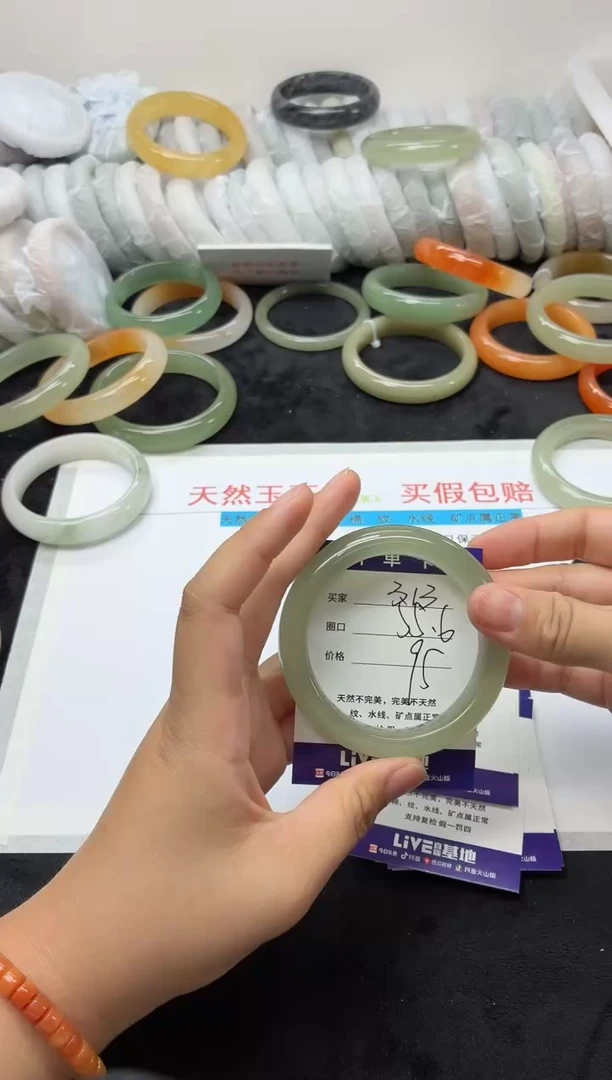 未镶嵌手镯石英质玉313