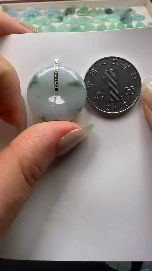 翡翠18K金镶嵌吊坠(不含链)平安扣