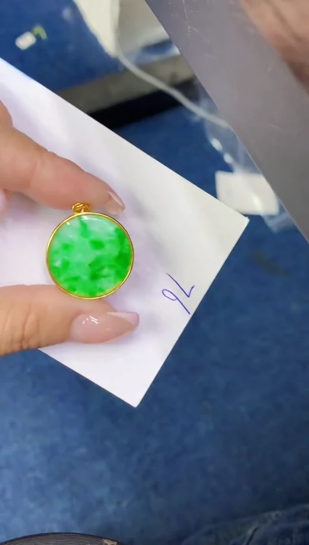 翡翠未镶嵌颈饰缅甸天然翡翠A货