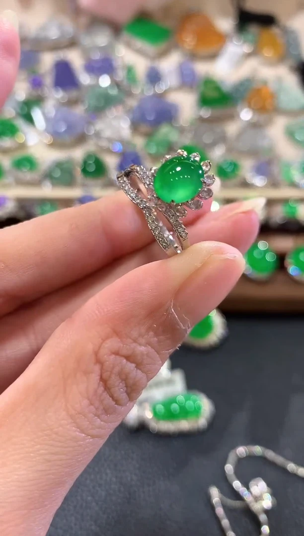 18K金镶嵌戒指翡翠m33