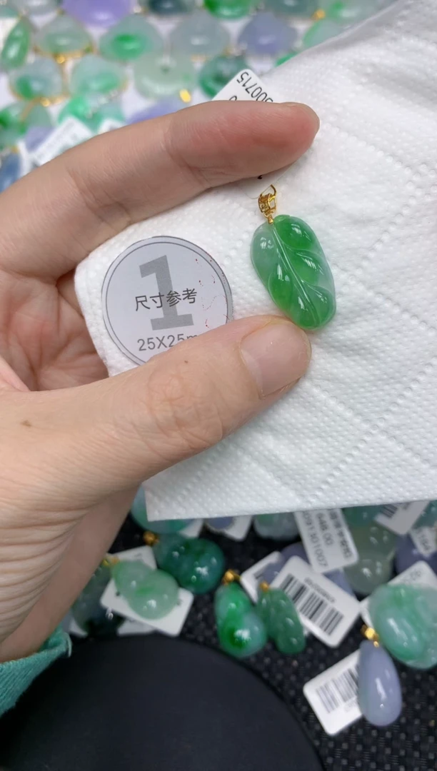 颈饰18K金镶嵌翡翠111111111