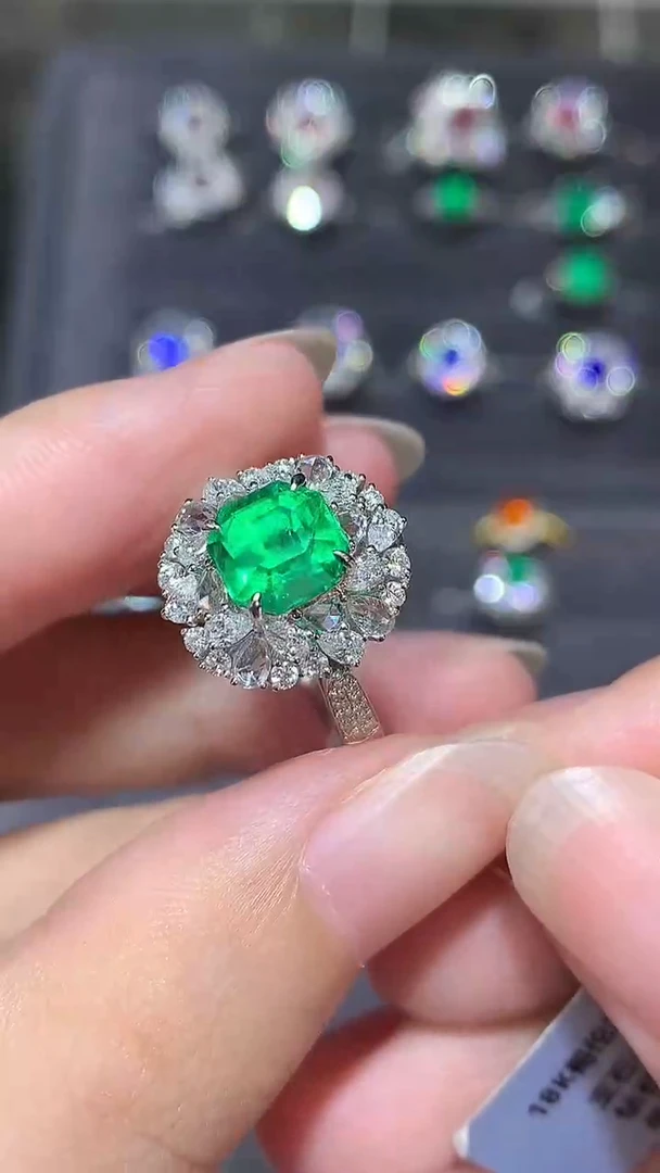 18K金镶嵌戒指祖母绿1.67CT