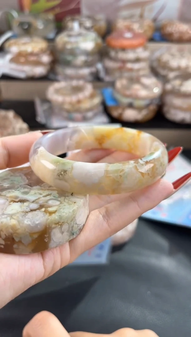 未镶嵌手镯石英质玉59