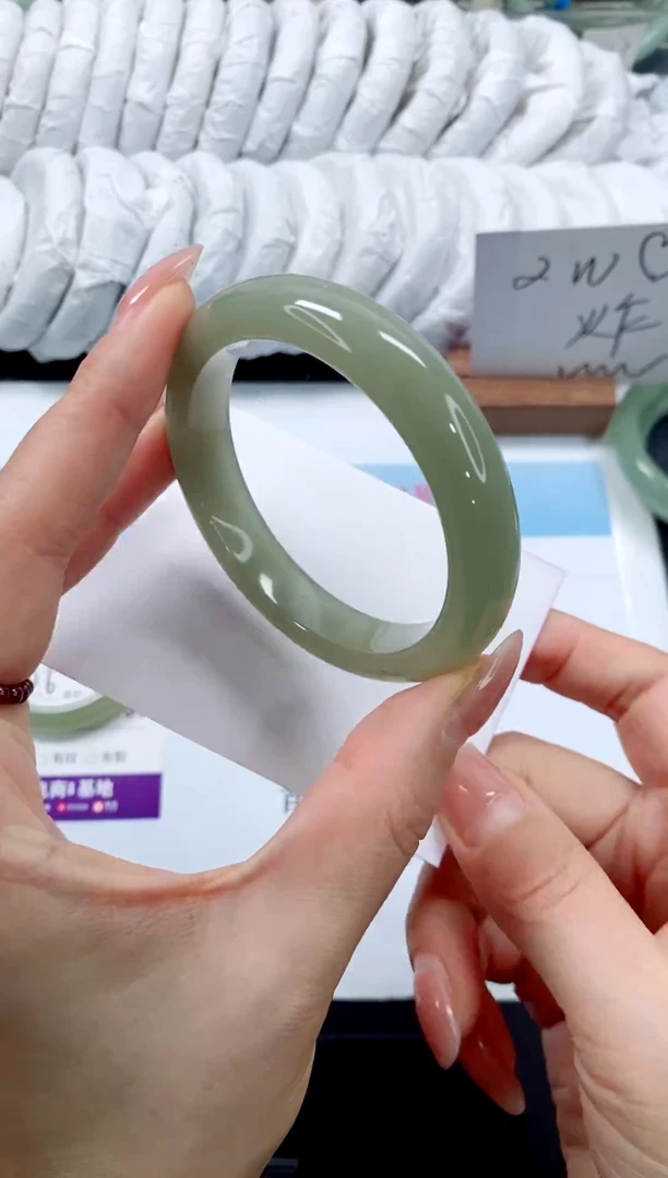 未镶嵌手镯石英质玉252-56.8