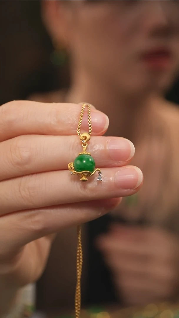 翡翠18K金镶嵌吊坠(不含链)辣绿翡翠茶壶吊坠