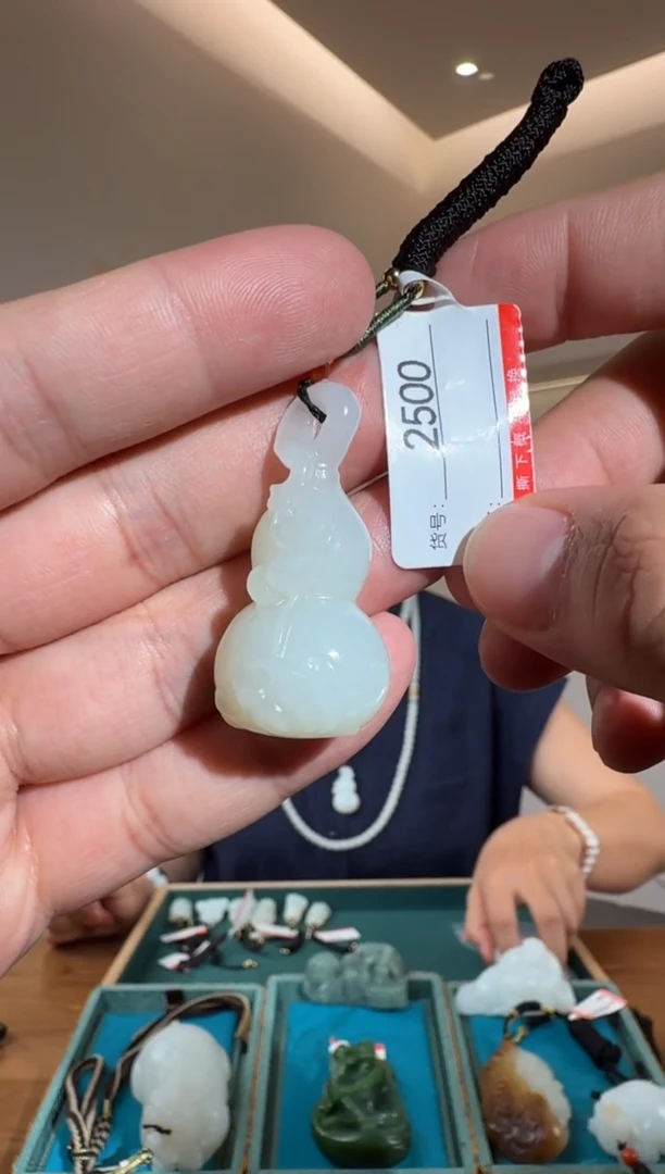 和田玉未镶嵌颈饰1