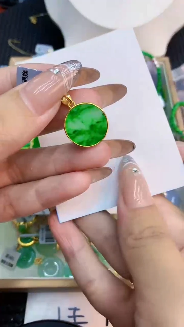 颈饰未镶嵌翡翠1