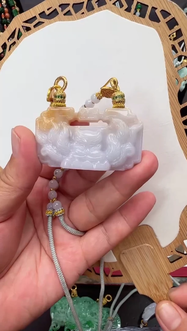 颈饰未镶嵌翡翠吊坠