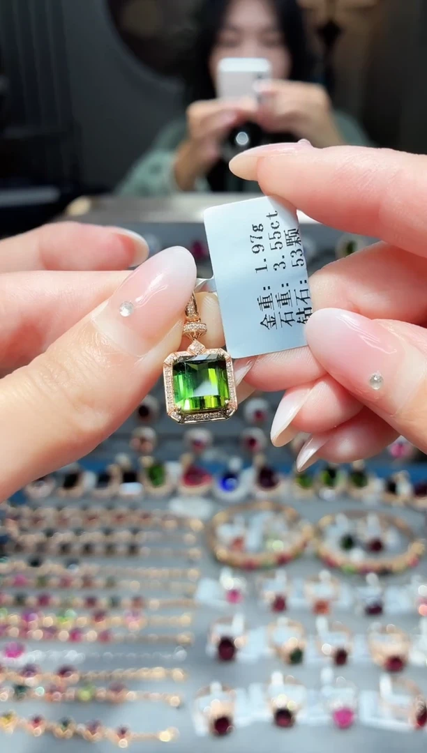 颈饰18K金镶嵌碧玺3.55ct