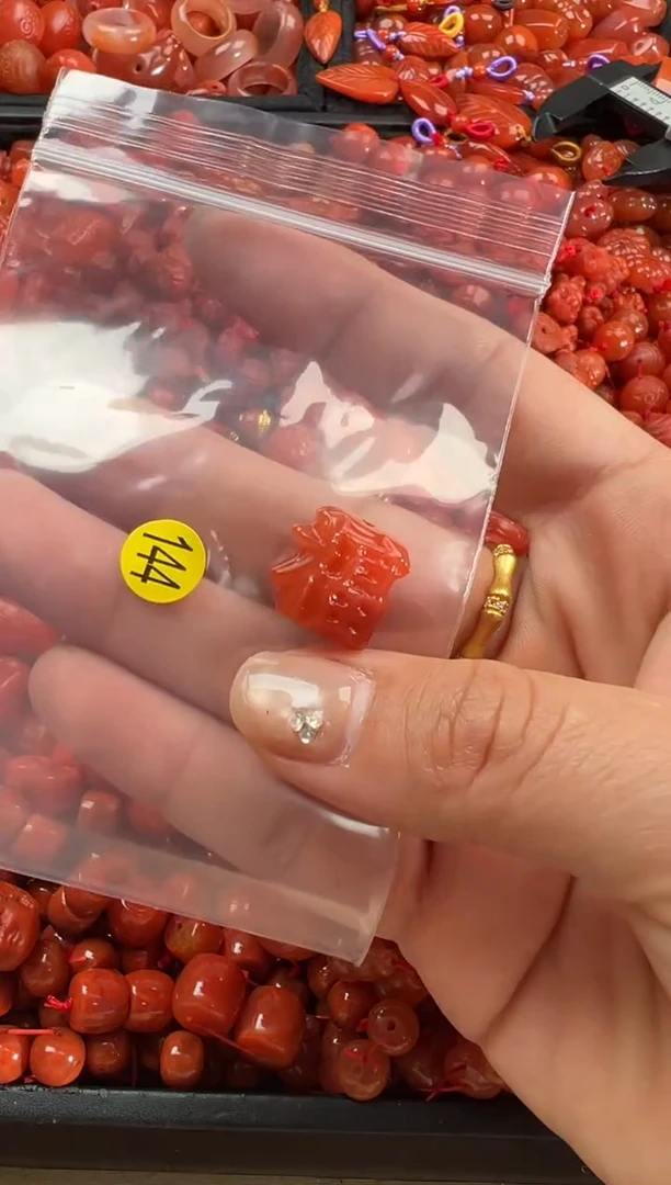 【闪购商品】南红玛瑙颈饰未镶嵌1