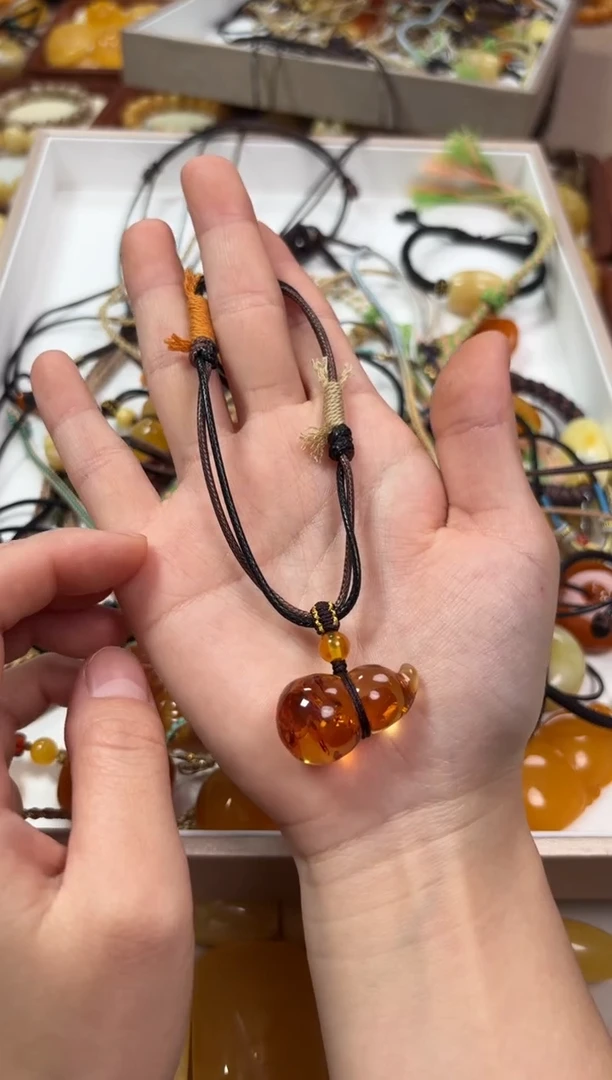 【闪购商品】蜜蜡裸石未镶嵌葫芦