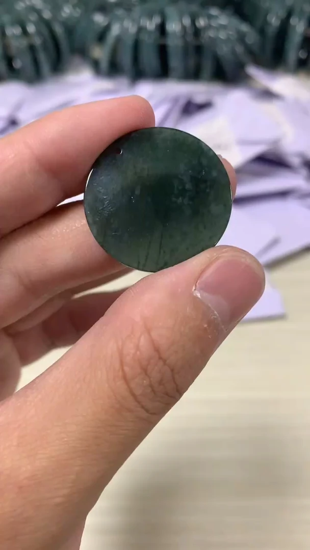 翡翠未镶嵌颈饰?****?福利工厂天然A货翡翠有微瑕