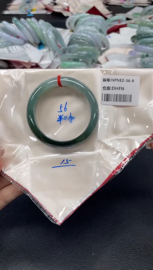 未镶嵌手镯翡翠翡翠手镯