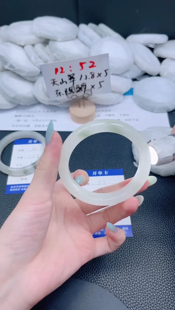未镶嵌手镯石英质玉57-56.5
