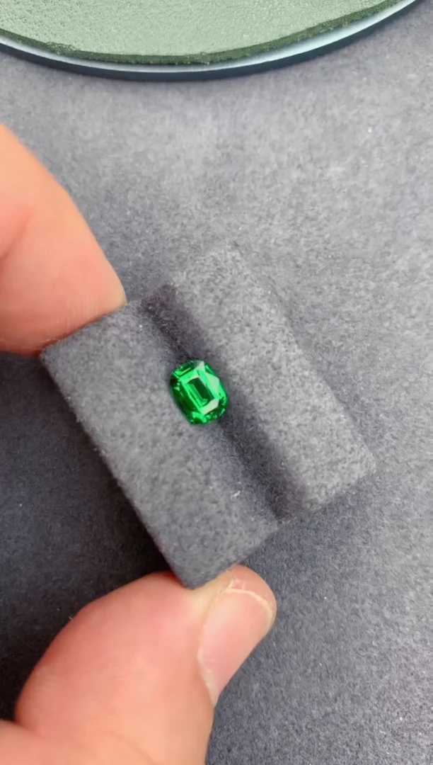 未镶嵌裸石石榴石（沙弗莱）1.04ct 沙弗莱