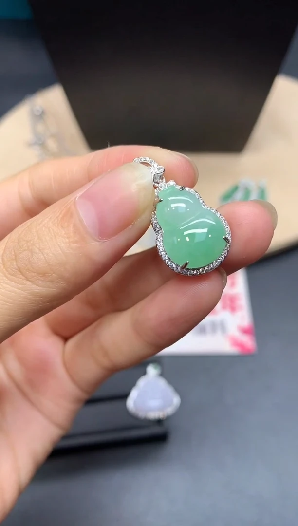 【闪购商品】翡翠吊坠(不含链)银S925镶嵌葫芦【多样性发其一】