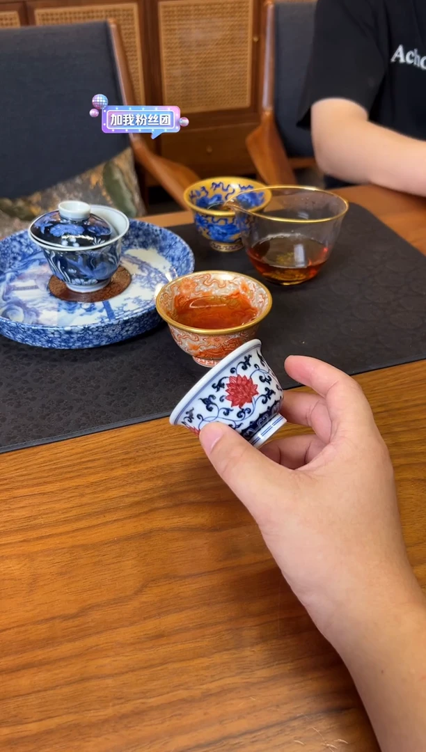 W***。（预售）荣器青花釉里红缠枝莲小压手杯