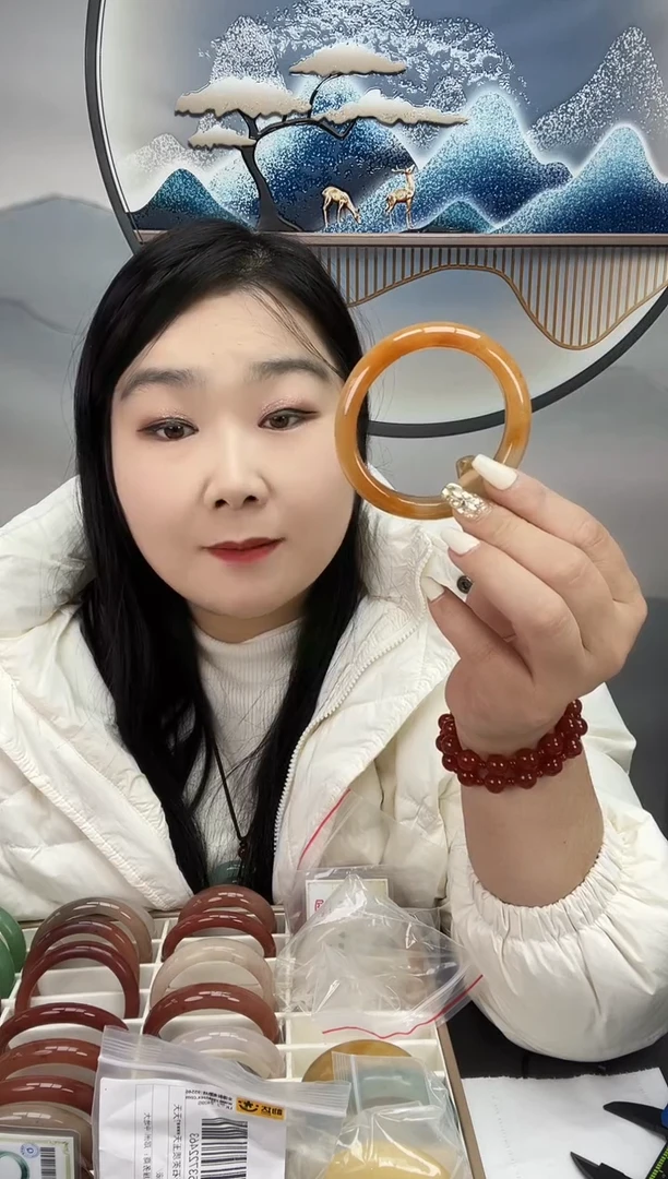 未镶嵌6061糖色镯子密玉（石英质玉）6061