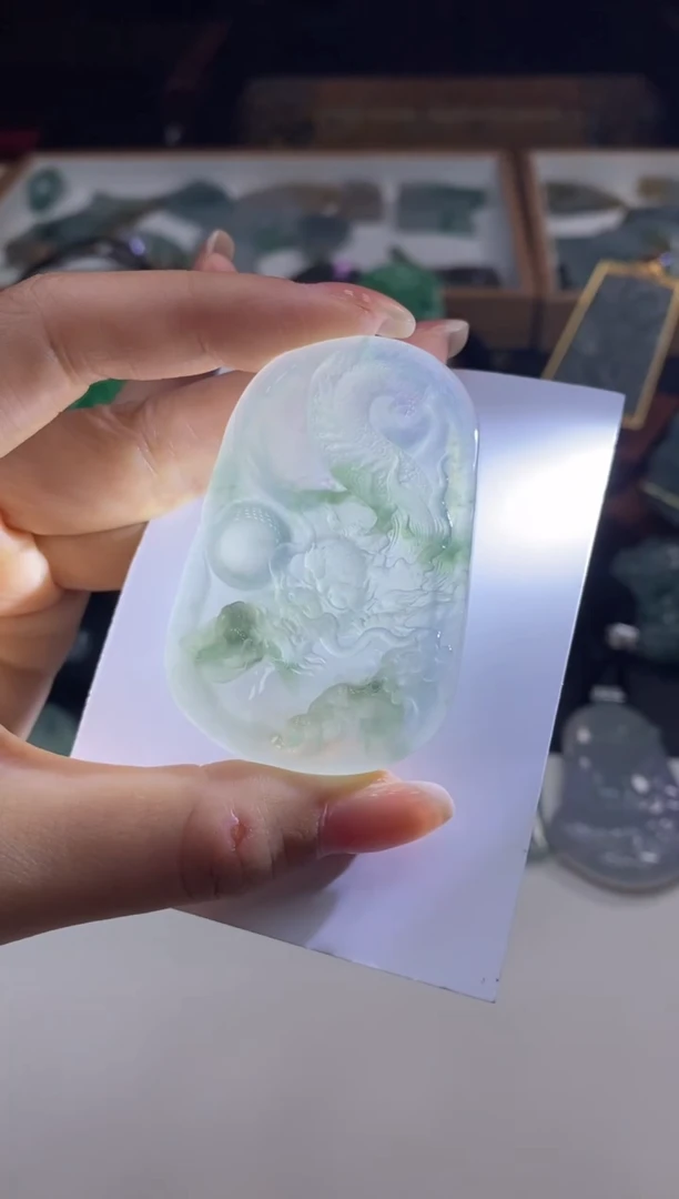 颈饰未镶嵌翡翠龙牌