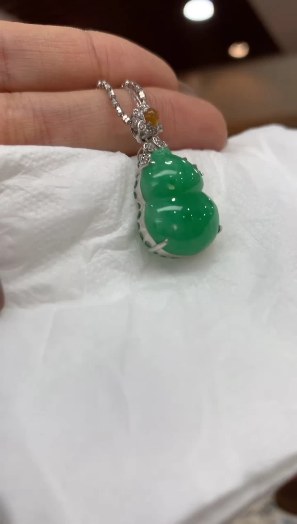 吊坠(不含链)18K金镶嵌翡翠葫芦