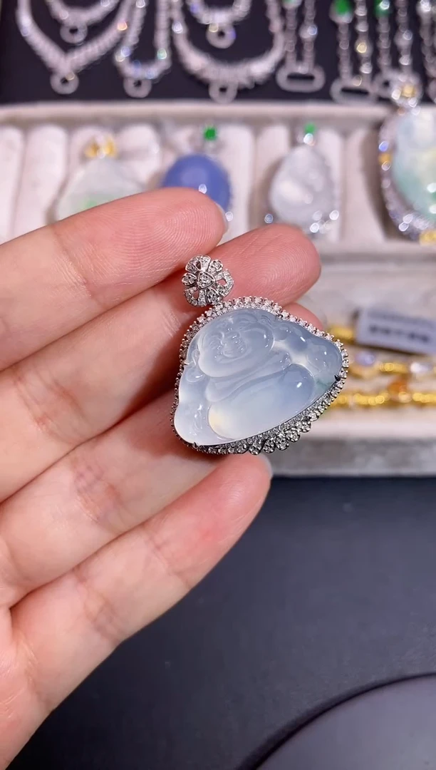 颈饰18K金镶嵌翡翠吊坠