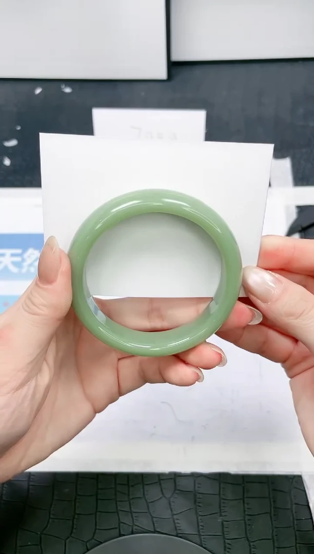 【闪购商品】石英质玉手镯未镶嵌187-57