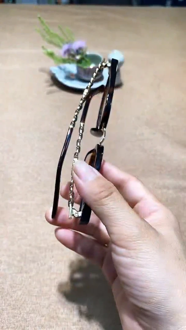 瓷片碗碟好物一件不留@@1