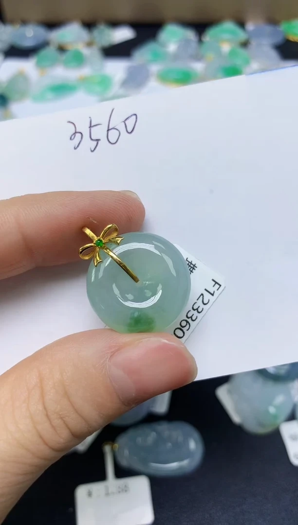 翡翠18K金镶嵌颈饰 天然缅甸翡翠A货
