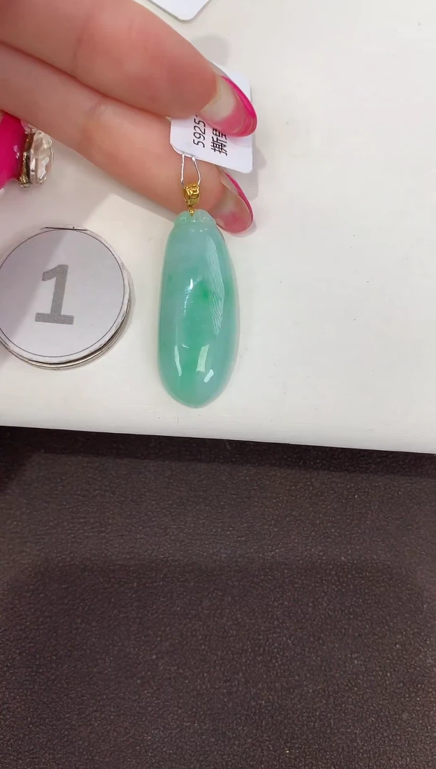 颈饰18K金镶嵌翡翠缅甸a货翡翠