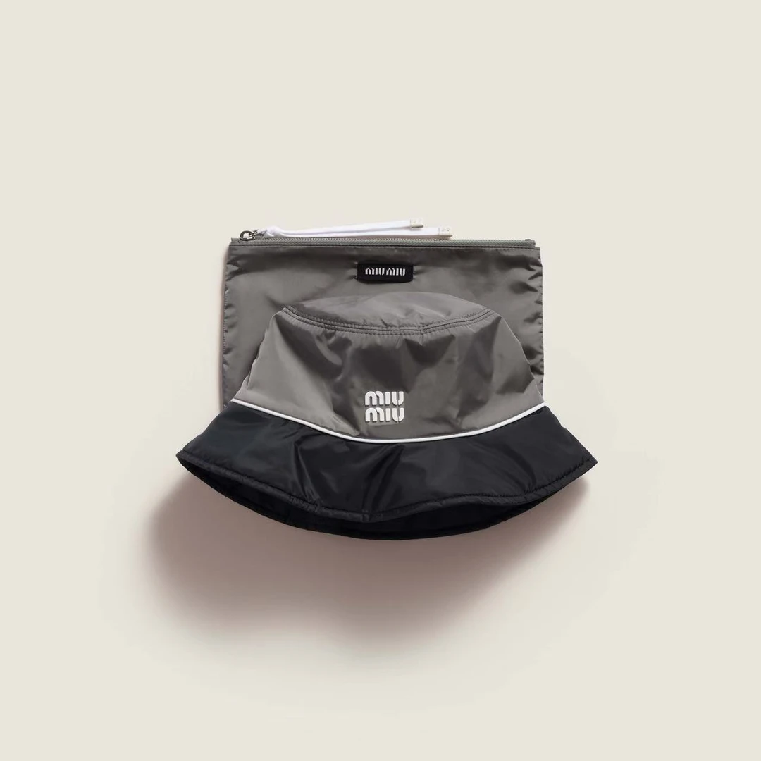 未使用 MIU MIU/缪缪 徽标织物拼色渔夫帽