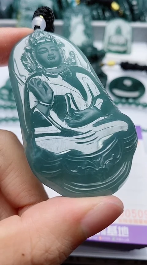 颈饰未镶嵌翡翠