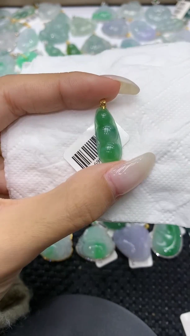 颈饰18K金镶嵌翡翠111111111111