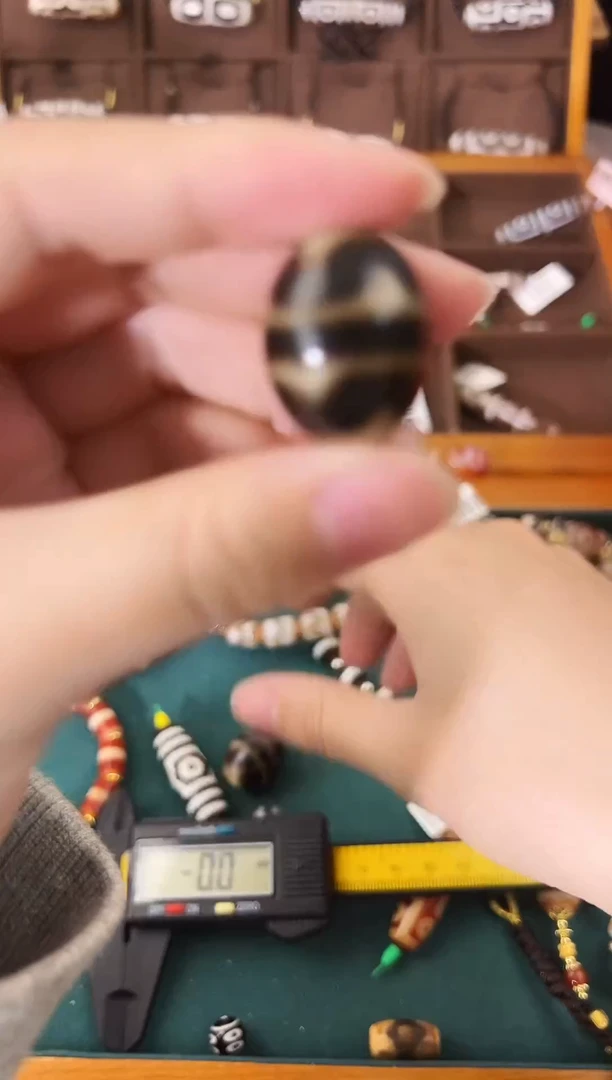 玛瑙/玉髓（覆膜）颈饰未镶嵌33.（微瑕）