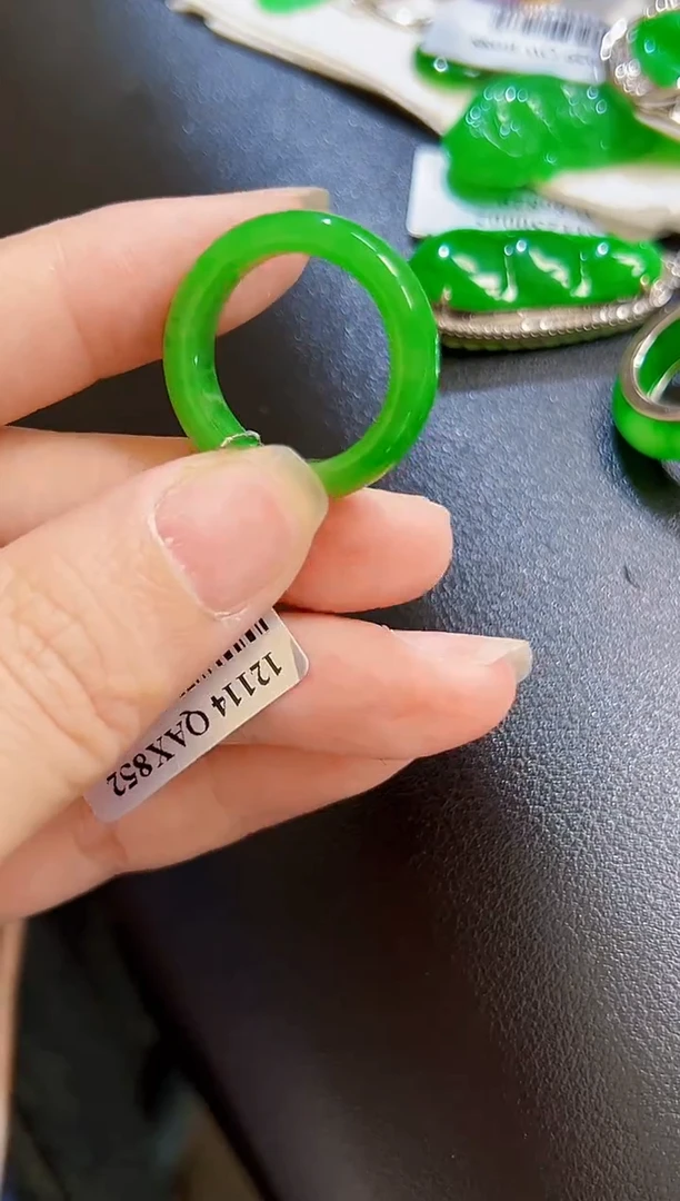 颈饰未镶嵌翡翠戒圈