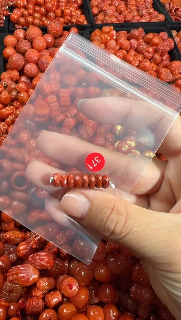 南红玛瑙未镶嵌颈饰1