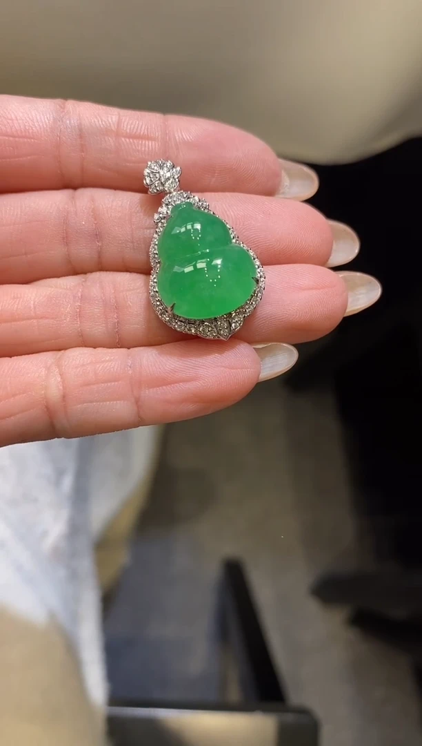 吊坠(不含链)18K金镶嵌翡翠葫芦