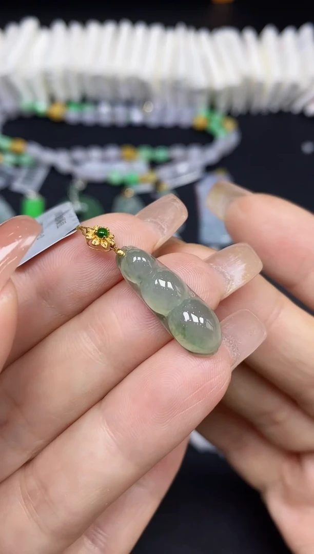 吊坠(不含链)18K金镶嵌翡翠豆子18K金扣镶嵌@@CMT1230-2