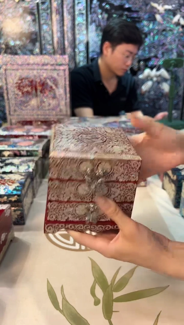 红底龙凤·弘贝雅螺钿漆器文化馆