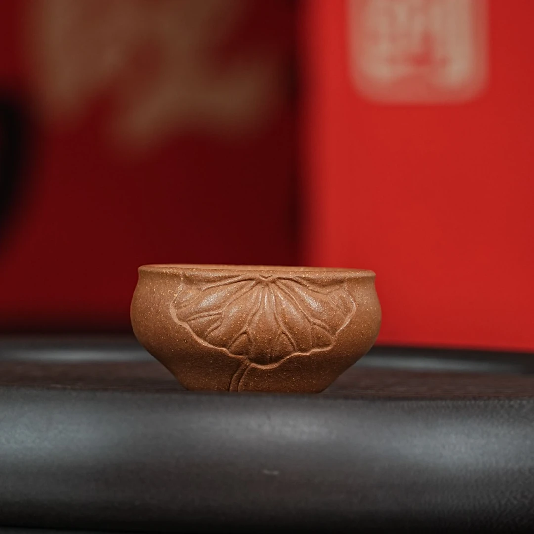 宜兴原矿段泥刻绘荷叶紫砂主人杯