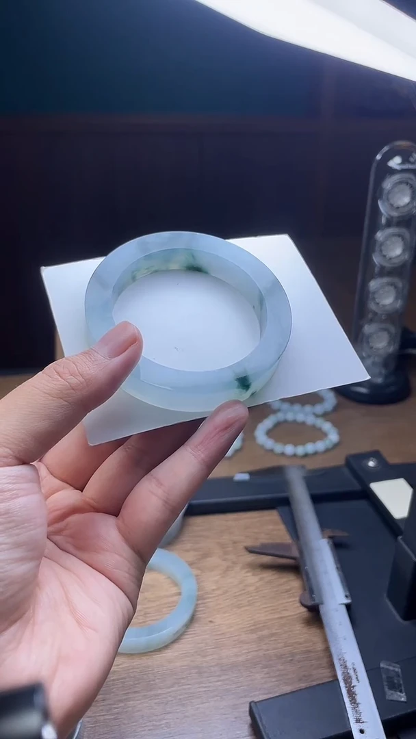 未镶嵌手镯定制翡翠御****?定制