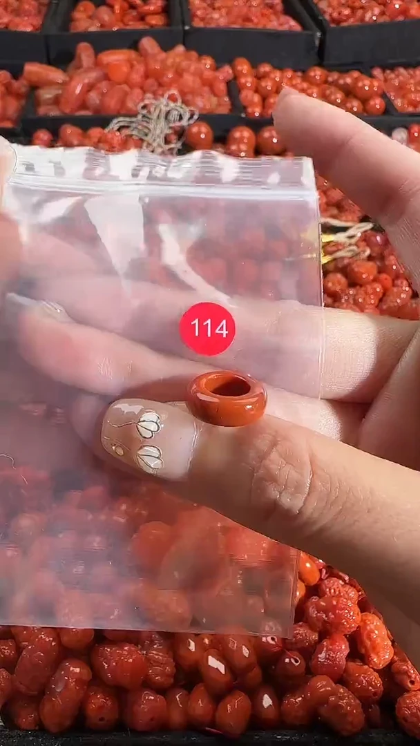 颈饰未镶嵌南红玛瑙1