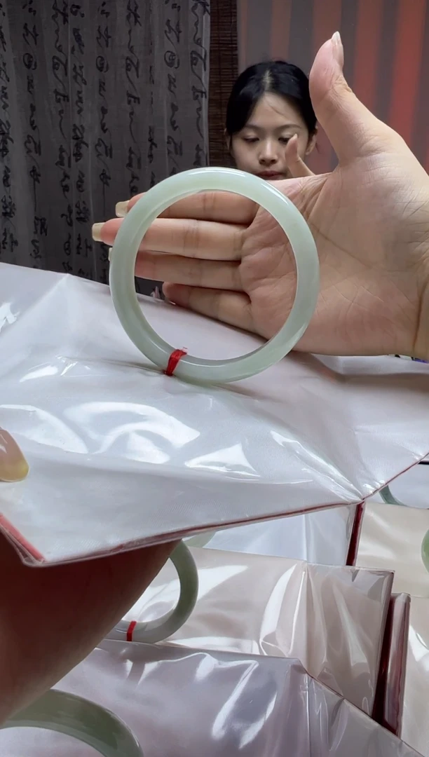 未镶嵌手镯翡翠62圈  正圈