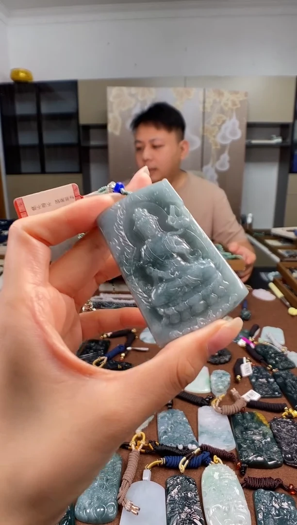 颈饰未镶嵌翡翠 多样性发其一