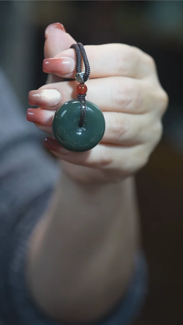 颈饰未镶嵌和田玉平安扣