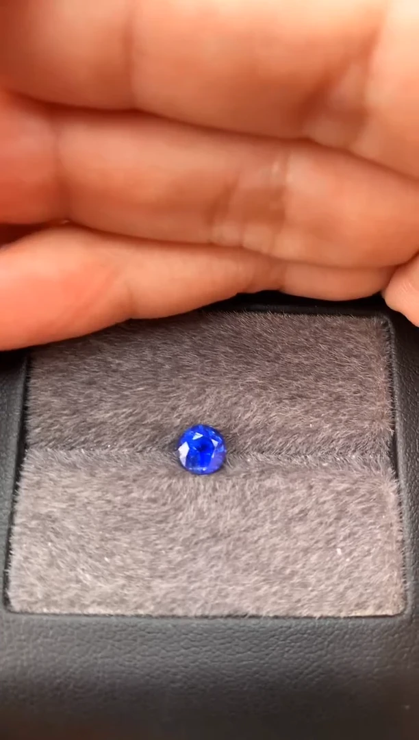 未镶嵌裸石定制蓝宝石爱****狗圆切型 蓝宝石 1.05ct