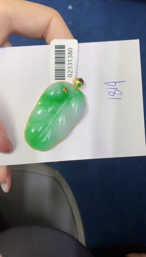 翡翠18K金镶嵌颈饰缅甸天然翡翠A货